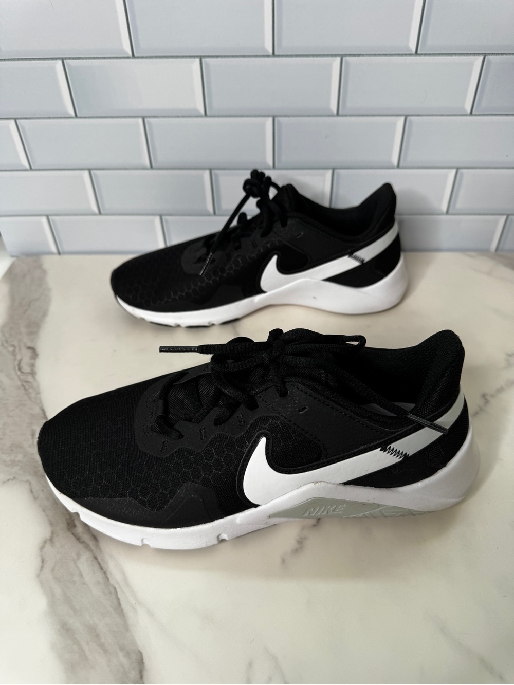 Nike Sneakers Women 8 Black White Legend Essential 2 Training Running CQ9545-001